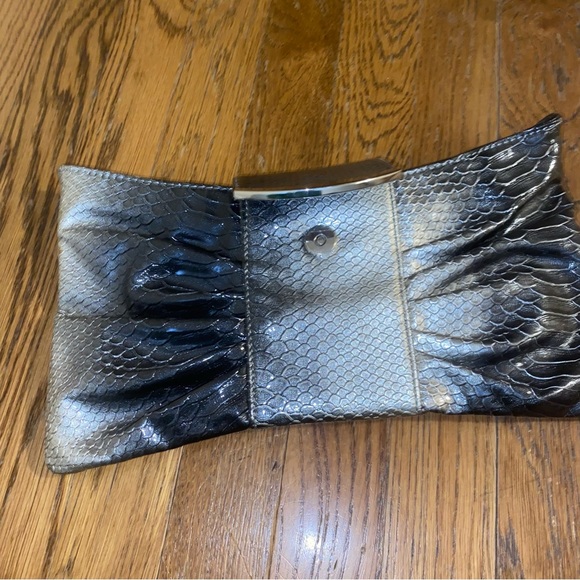 Express Clutch - Picture 4 of 4